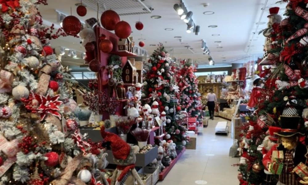 Θεσσαλονίκη: Ανέβασαν ρολά τα εποχικά καταστήματα